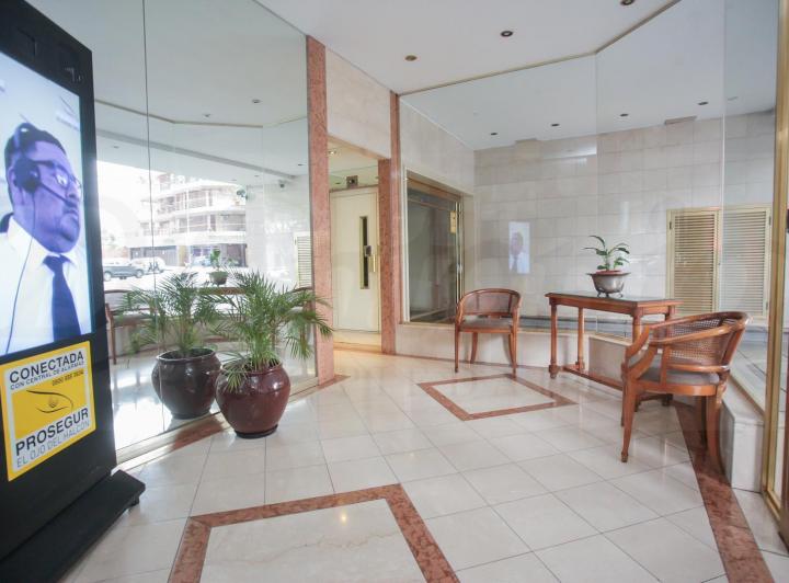 Venta-Excelente Piso de Categoria de 5 ambientes con 2 Cocheras y baulera. 4