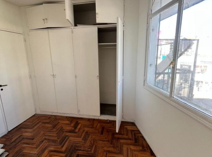 2 Ambientes, frente con balcón, apto profesional  , SOLO USO PROFESIONAL 3