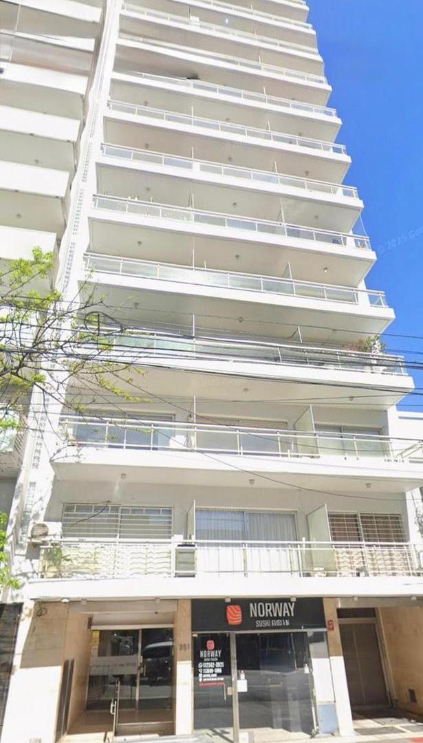 Impecable Monoambiente de categoría con balcón y amenities, pileta, laundry, apto profesional.