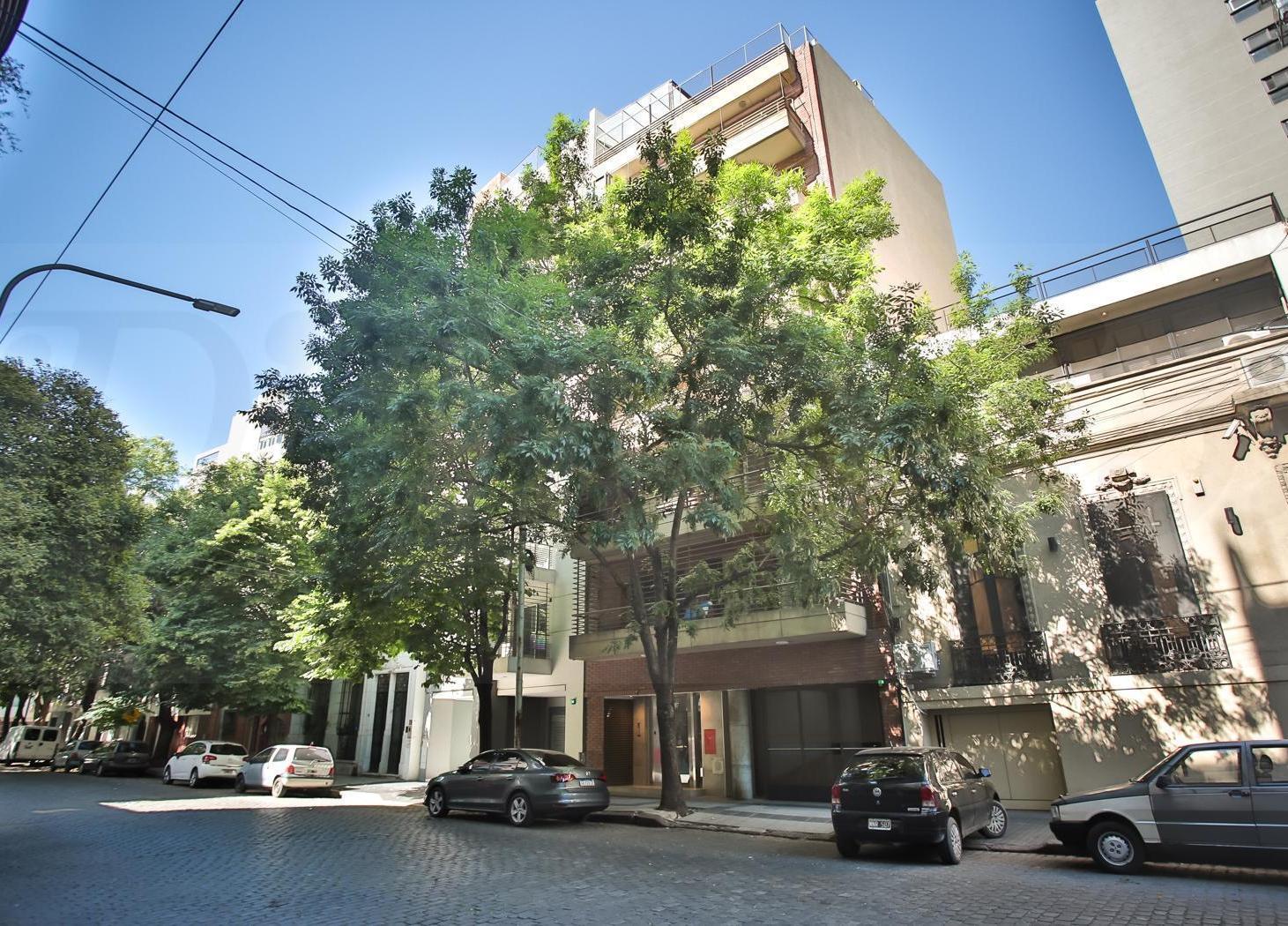 Piso de 3 ambientes con excelente Luminosidad y con Terraza propia en el 7° piso con parrilla