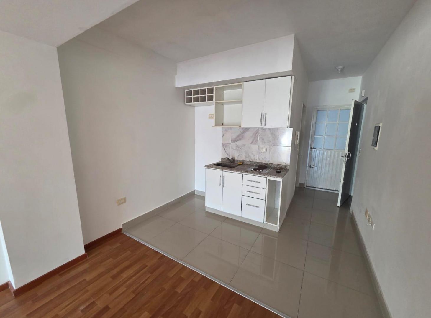 Foto de Monoambiente Divisible con Balcon y Patio en Recoleta - Alquiler, imagen 3