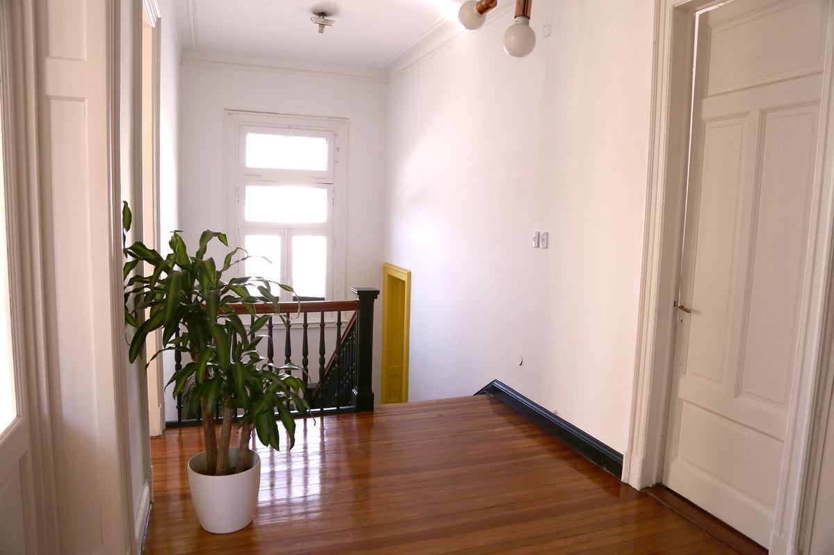 Foto de Casa en Alquiler en Belgrano R - Estilo Antiguo - 2 Plantas - Ideal uso profesional, imagen 2