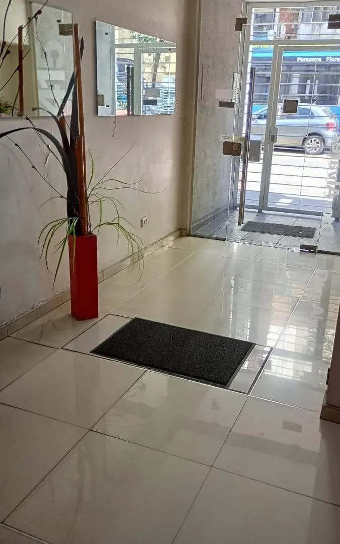 Alquiler monoambiente con balcón al frente en Caballito 3