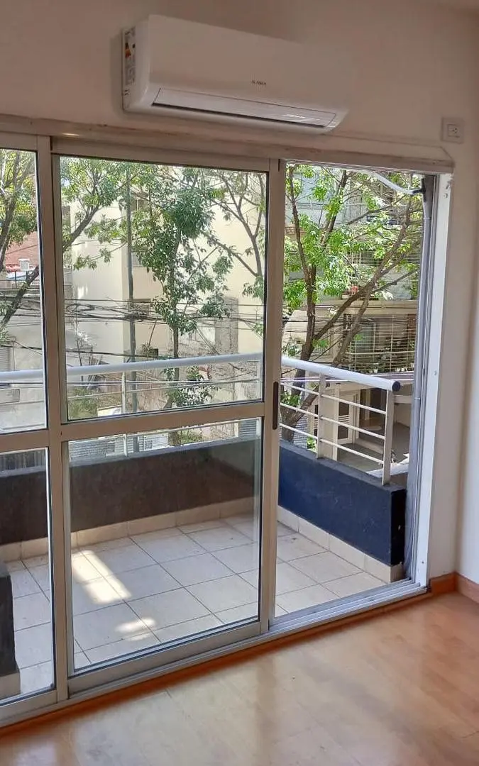 Alquiler monoambiente con balcón al frente en Caballito 2