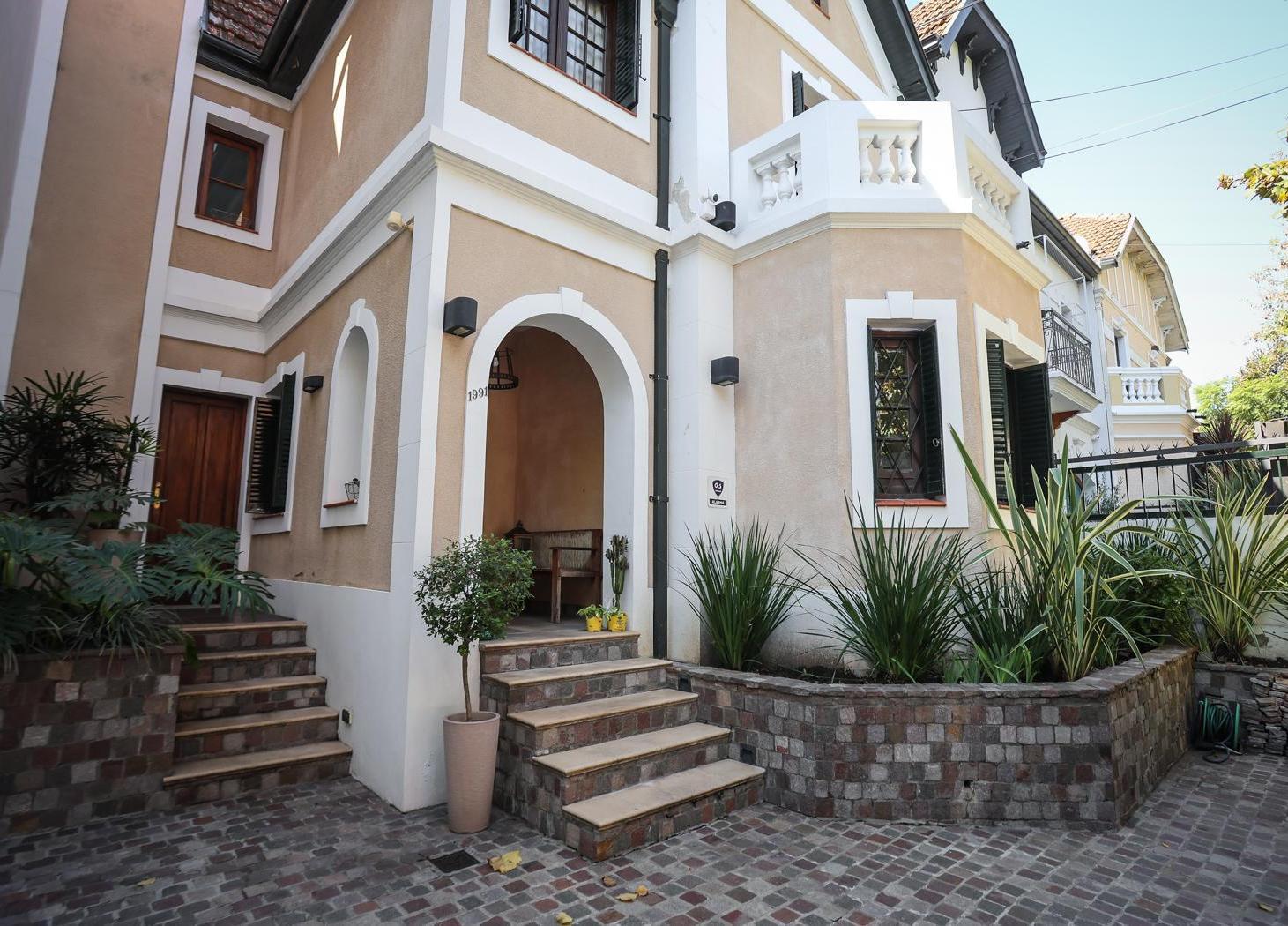 Venta - Casa Estilo Inglés - Belgrano R - Frente a San Patricio