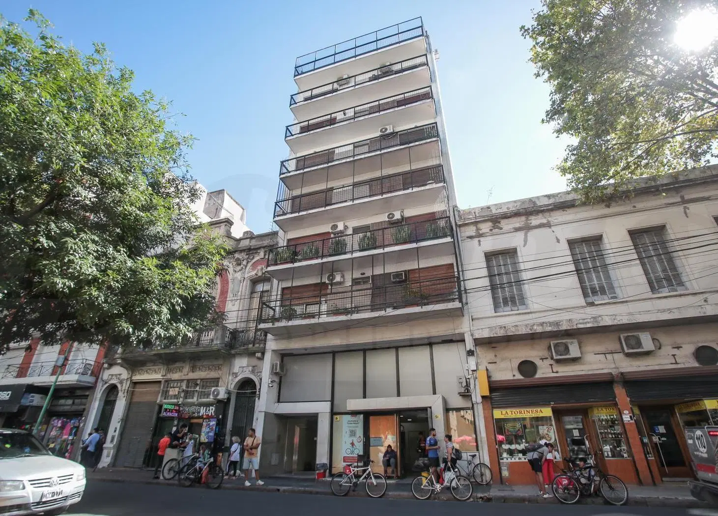 Departamento de 2 ambientes  a metros de Av. Rivadavia y la Plaza Flores- Zona Comercial 4