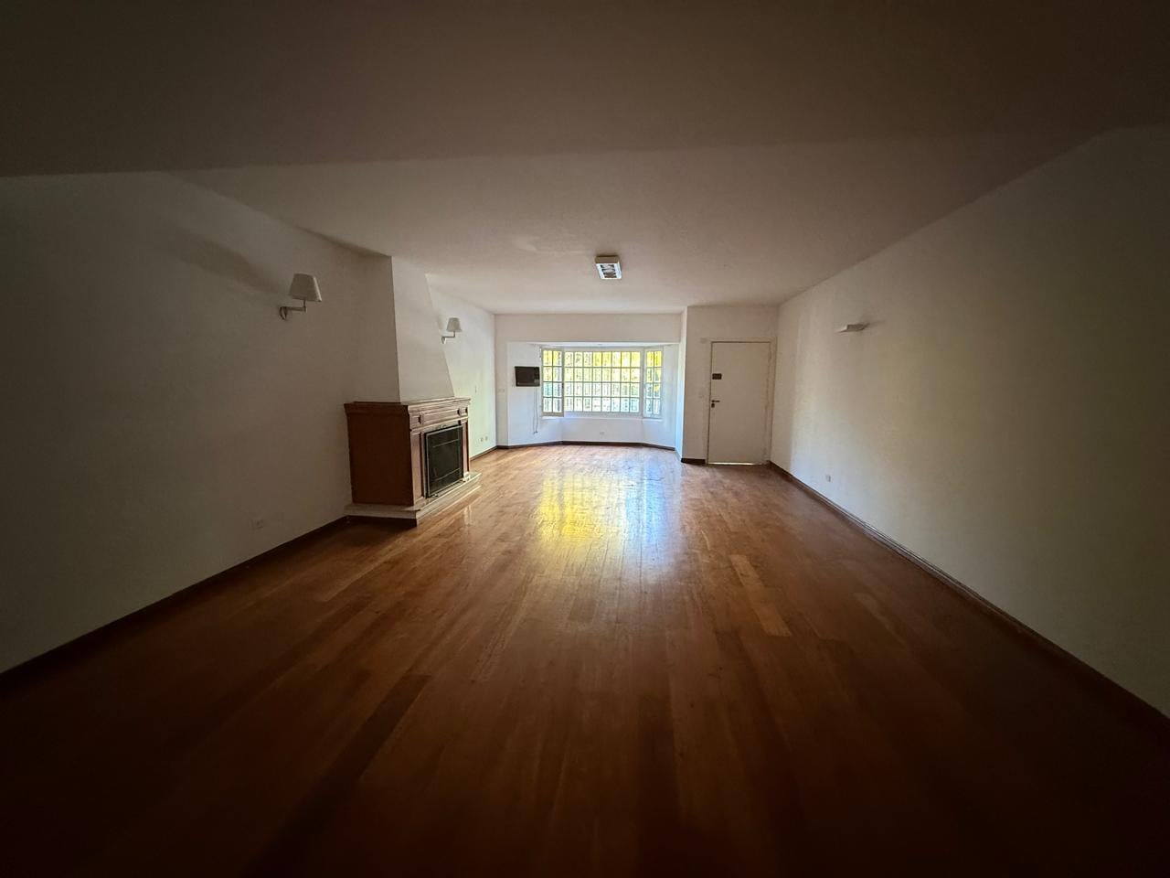 PH en Belgrano R – 4 Ambientes con Dependencia, Jardín, Pileta y Garage 2 Autos
