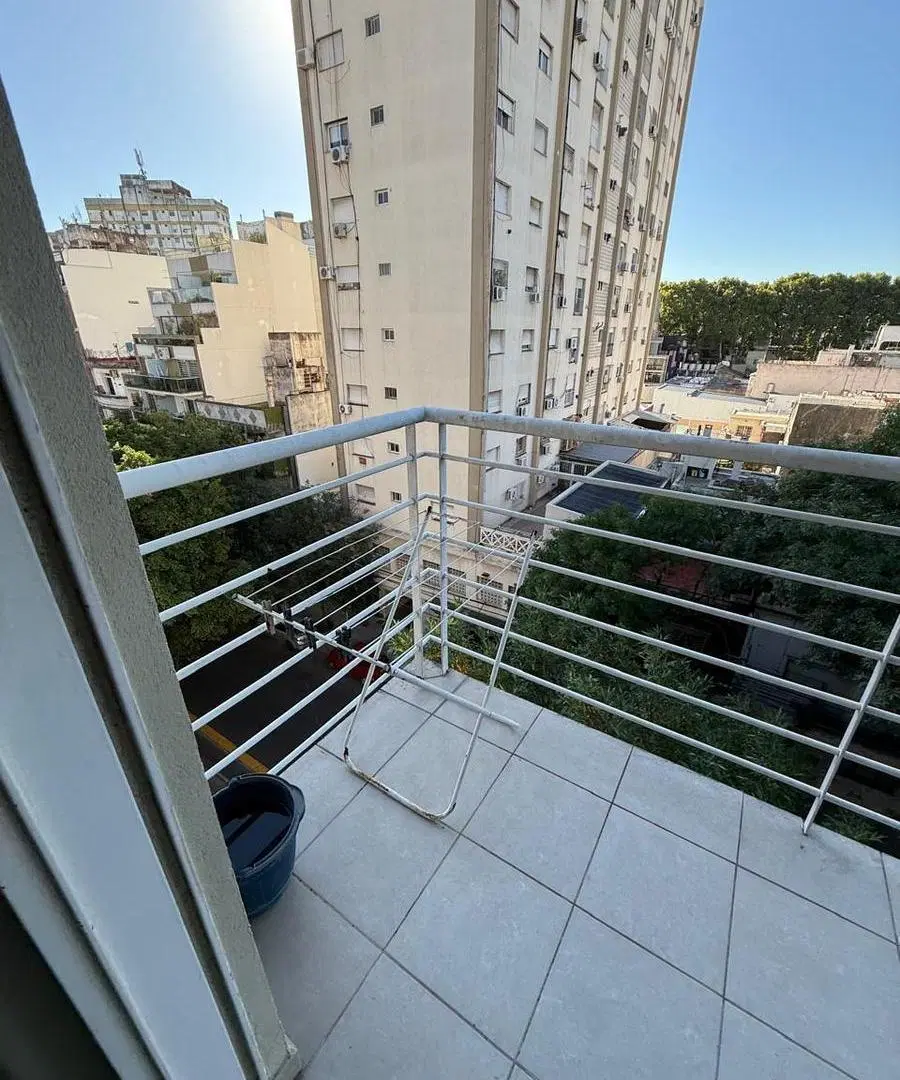 2 ambientes al frente amueblado con balcón en  Villa Crespo 4