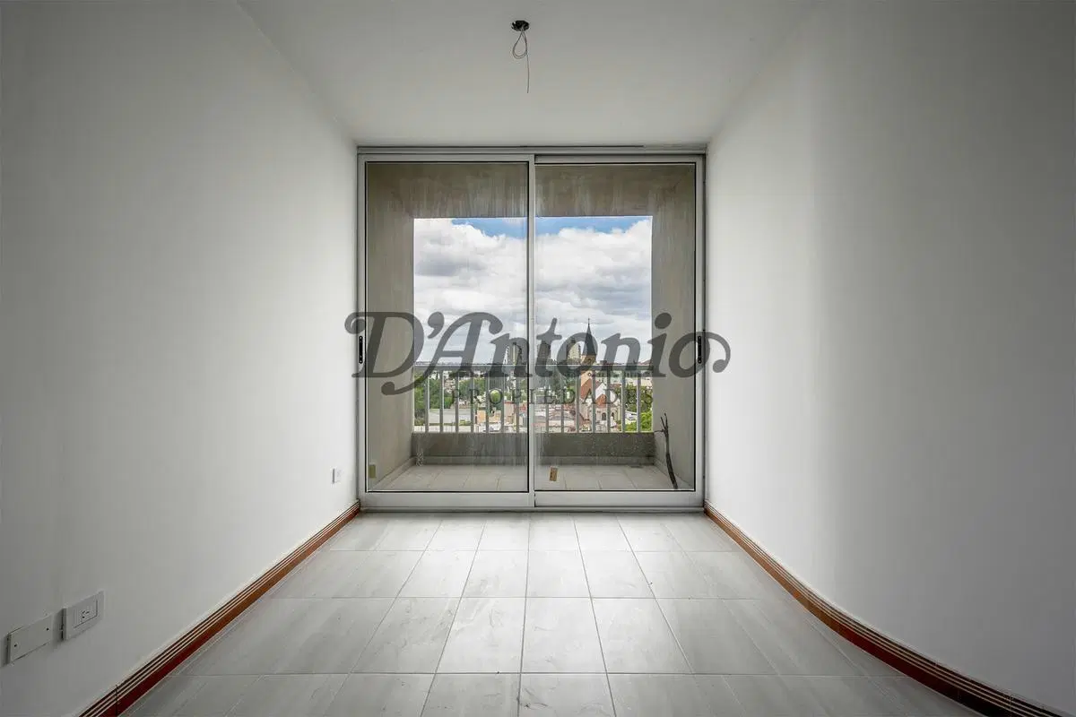 Semipiso Monoambiente Divisible Muy Luminoso sobre Av. Eva Perón 2
