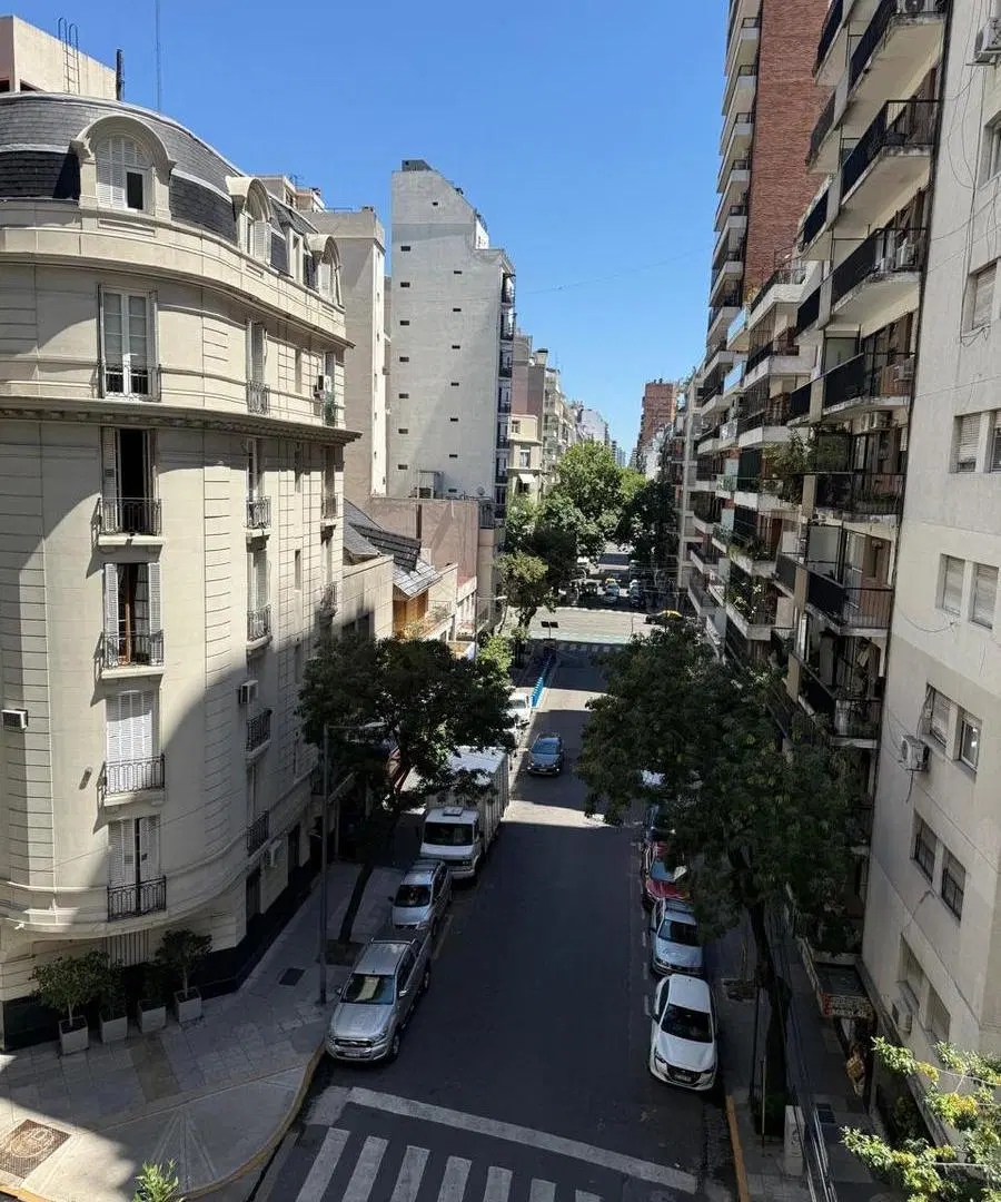 Semi Piso 3 ambientes en Palermo Chico 2