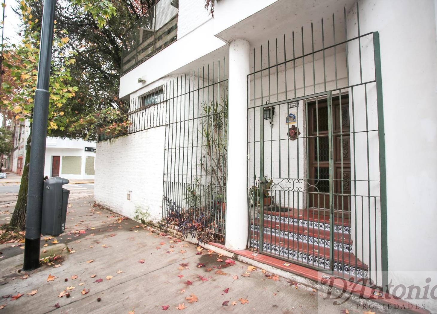 Casa de 10 ambientes en Saavedra