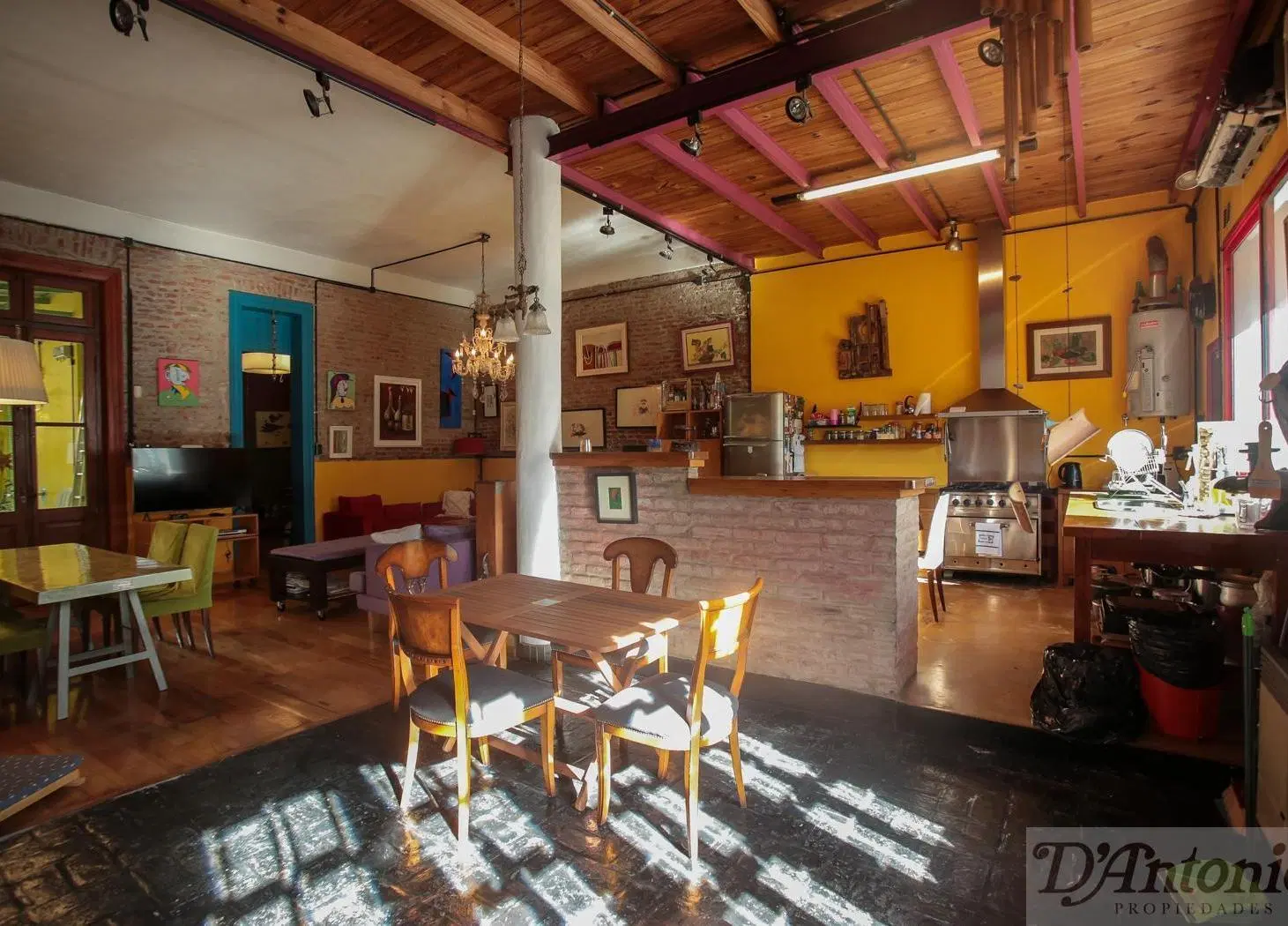 Casa de estilo media romana reciclada a nuevo con jardín de 18x9 y garage en Boedo 8