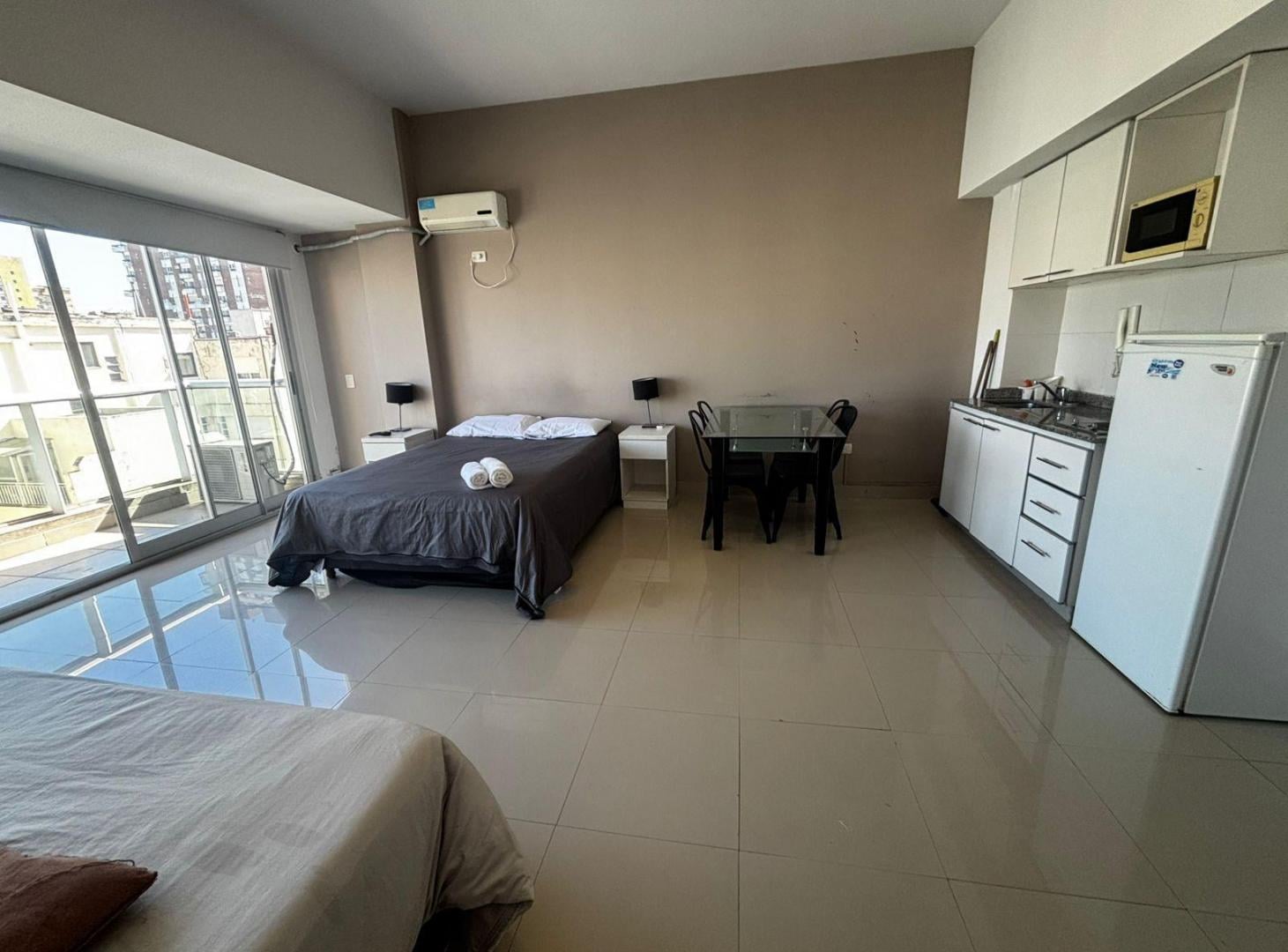 Foto de ALQUILER | MONOAMBIENTE CON BALCÓN Y AMENITIES – APTO PROFESIONAL, imagen 1