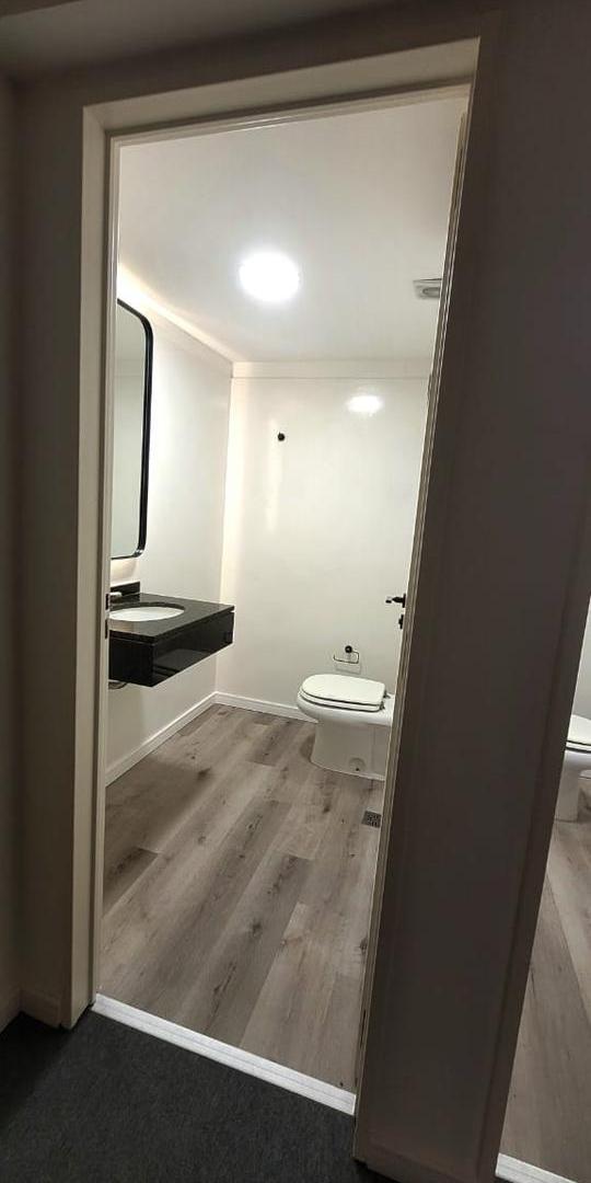 Impecable oficina 100 m2 c/coch. en la mejor ubicación de Pto. Madero