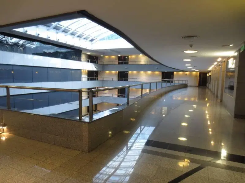 Impecable oficina 100 m2 c/coch. en la mejor ubicación de Pto. Madero 2