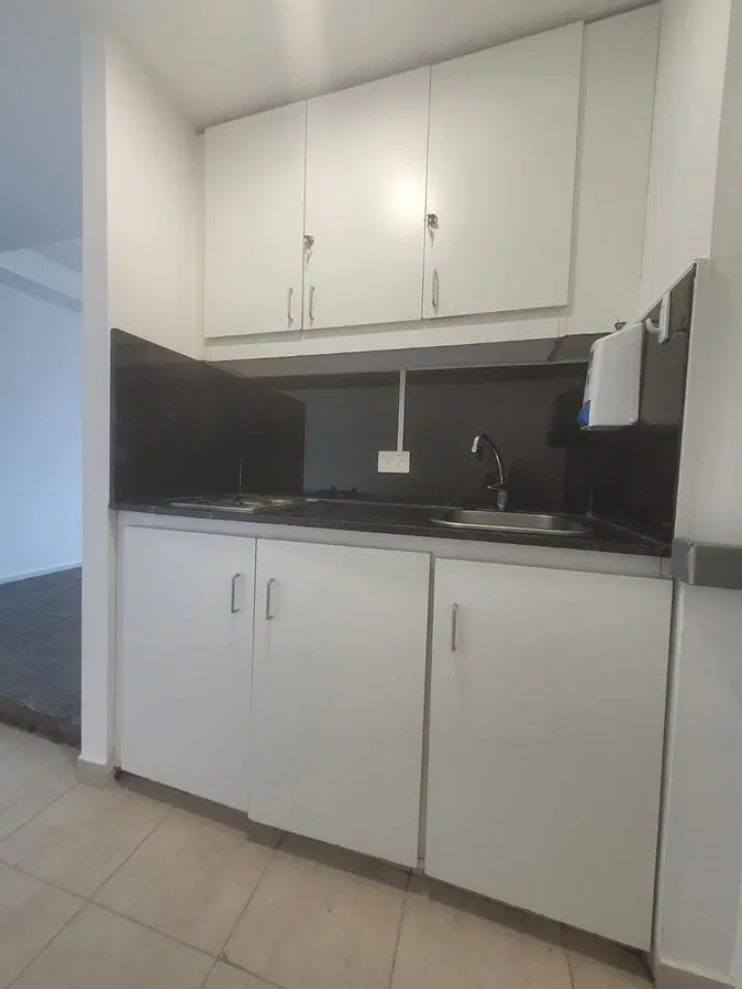 Impecable oficina 100 m2 c/coch. en la mejor ubicación de Pto. Madero 5