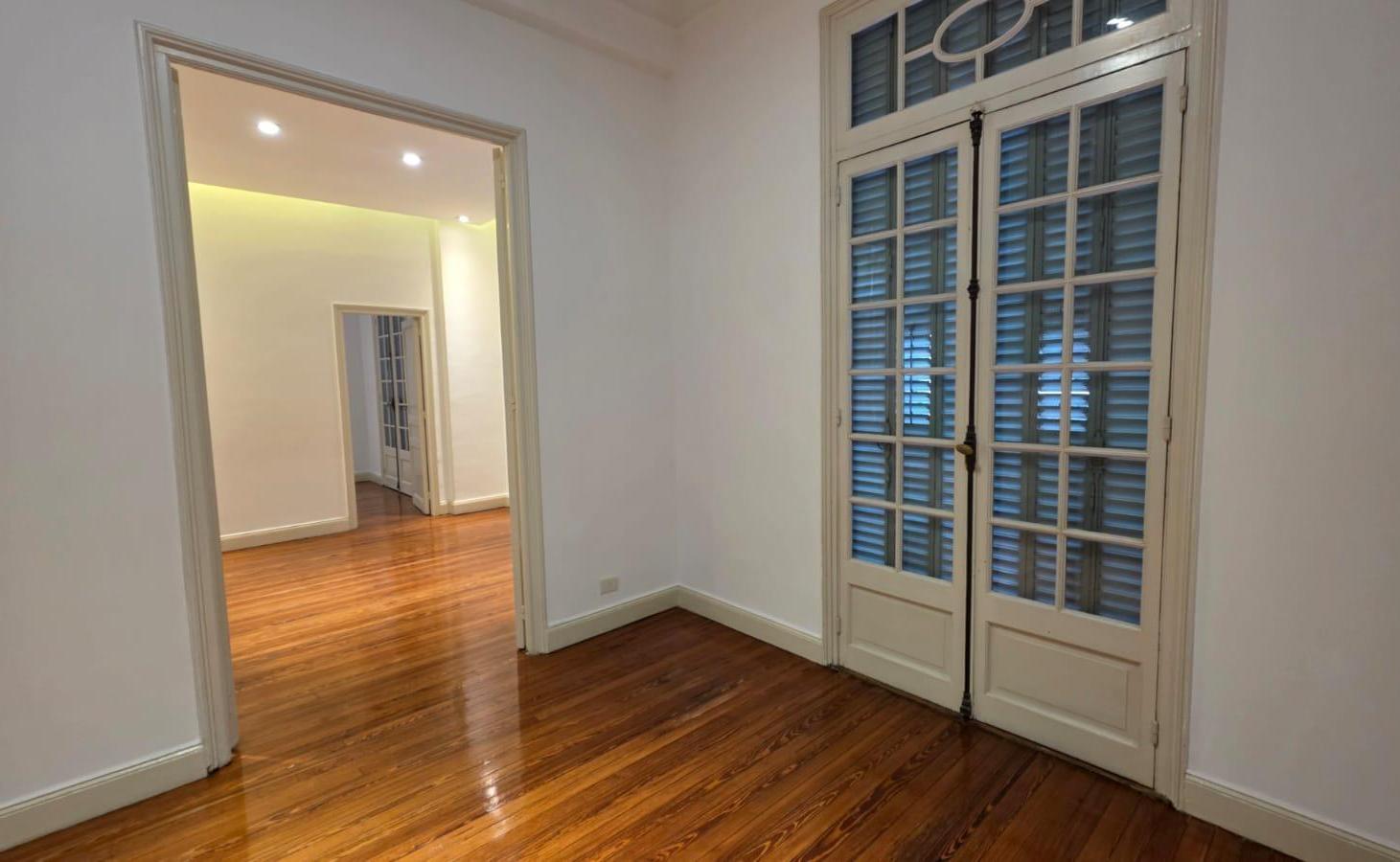 Foto de Oficina 265 m2 (11 amb) s/Corrientes esq. Pueyrredón, imagen 2