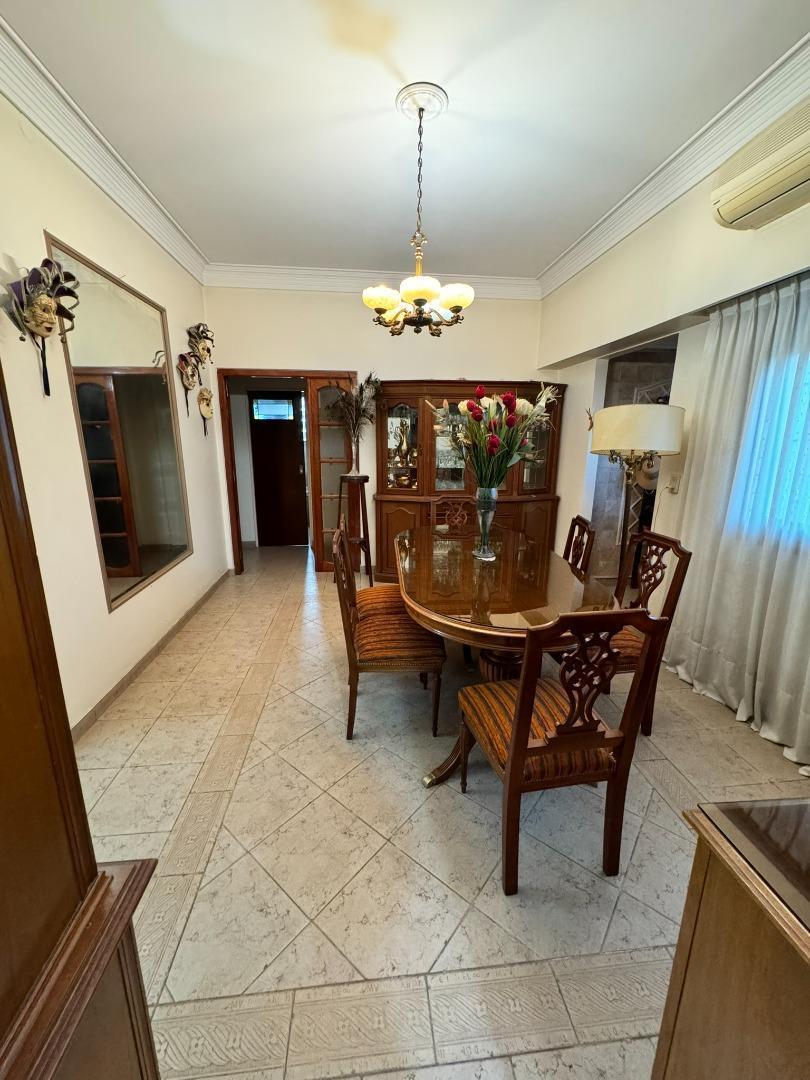 Casa con 3 dorm, Garage, Quincho y Pileta - Oportunidad