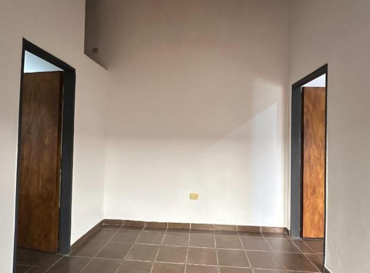 Dpto 2 amb, 1er piso por escalera - Tarija 255 5