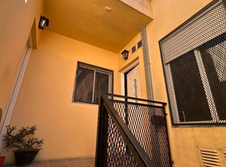 Dpto 2 amb, 1er piso por escalera - Tarija 255 4