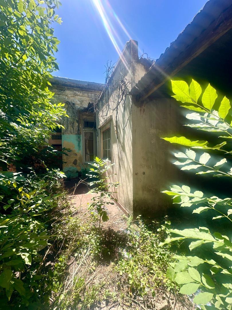 Casa a reciclar en excelente zona de Avellaneda-Ushuaia 110