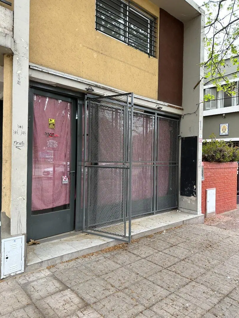 Local en estratégica ubicación, frente a la plaza Libertad 4