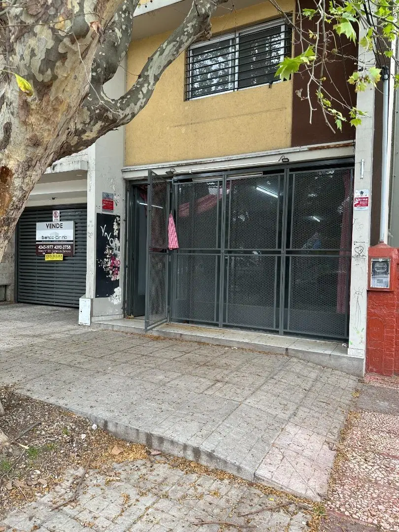 Local en estratégica ubicación, frente a la plaza Libertad 2