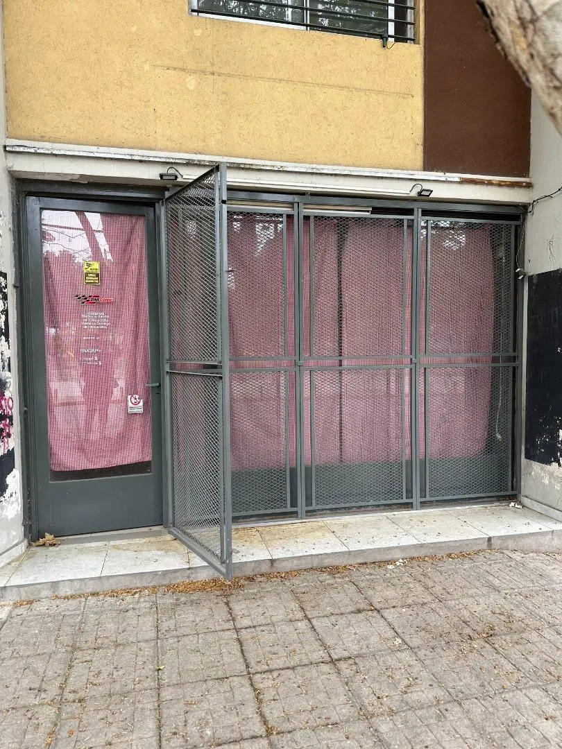 Local en estratégica ubicación, frente a la plaza Libertad 1
