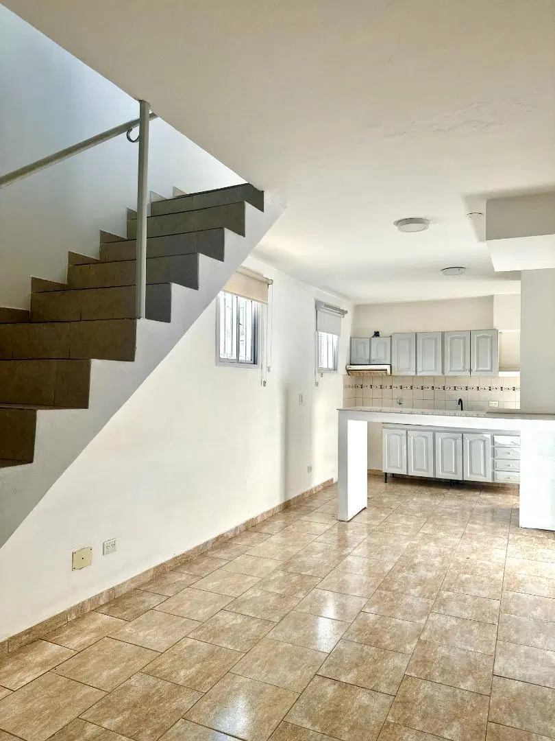 Dpto 3 amb en 1er piso por escalera - Sin expensas 5
