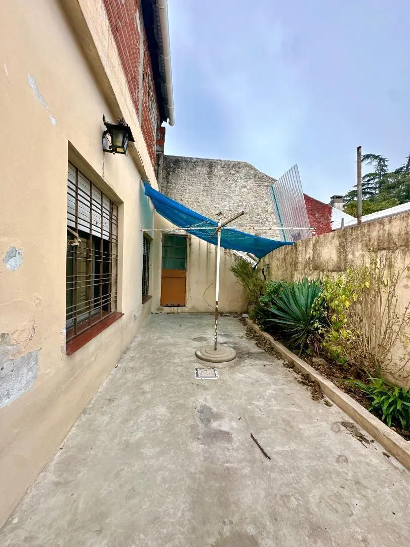 Casa 3 amb con patio y cochera - Lavallol 4
