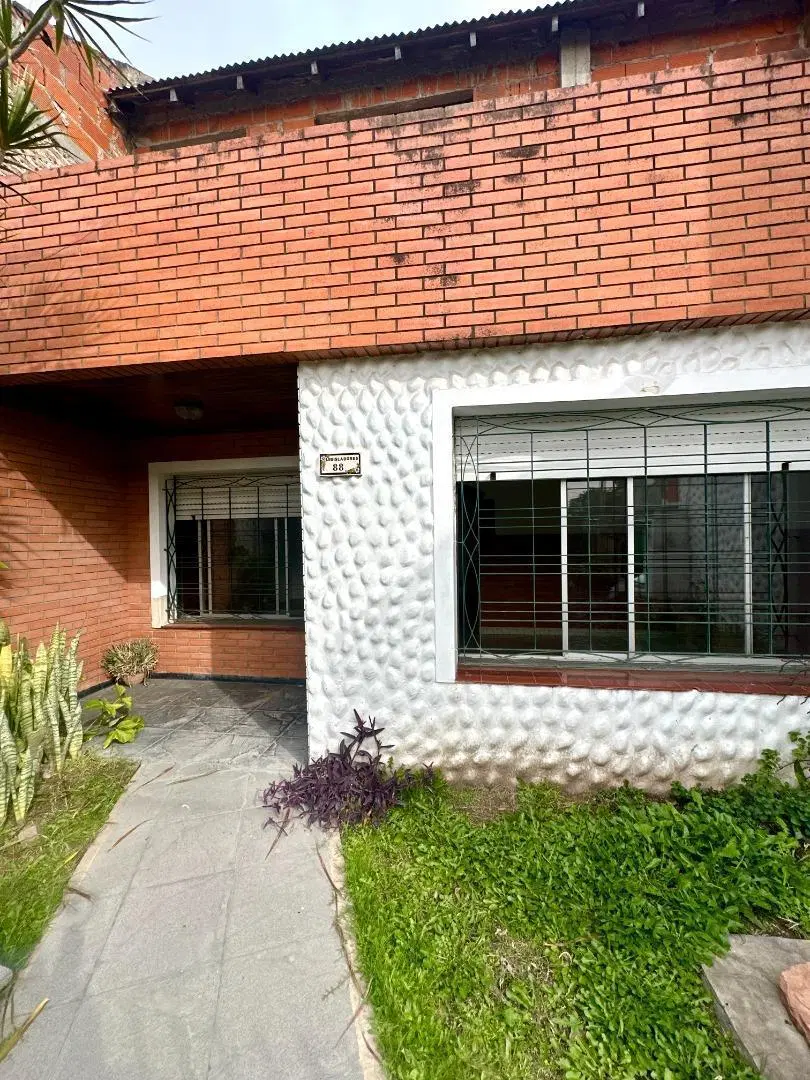 Casa 3 amb con patio y cochera - Lavallol 3