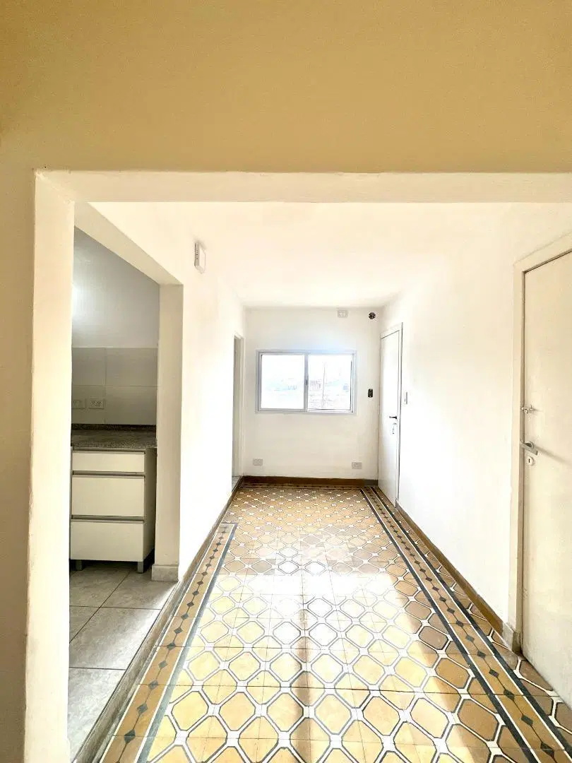 Dpto 2 amb, 1er piso por escalera con terraza - Temperley 4