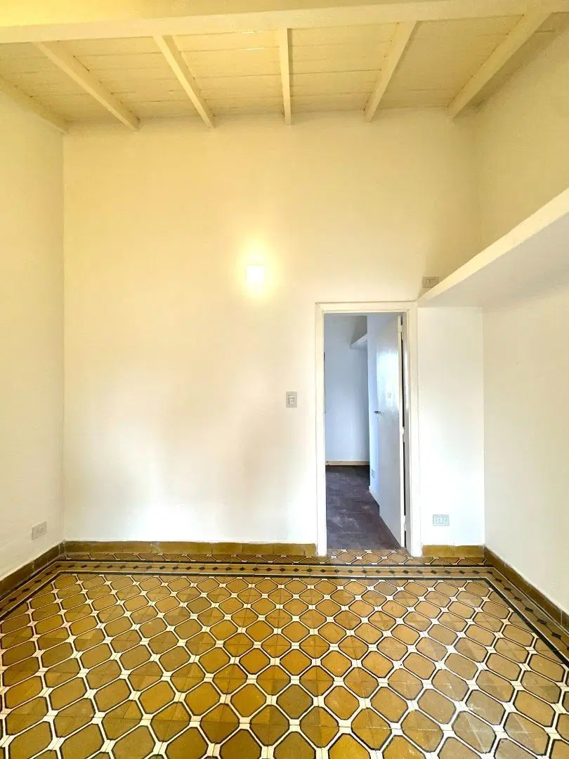 Dpto 2 amb, 1er piso por escalera con terraza - Temperley 1