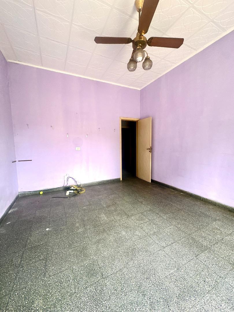 Foto de Casa a reciclar en lote de 10x40 mts - Temperley, imagen 3