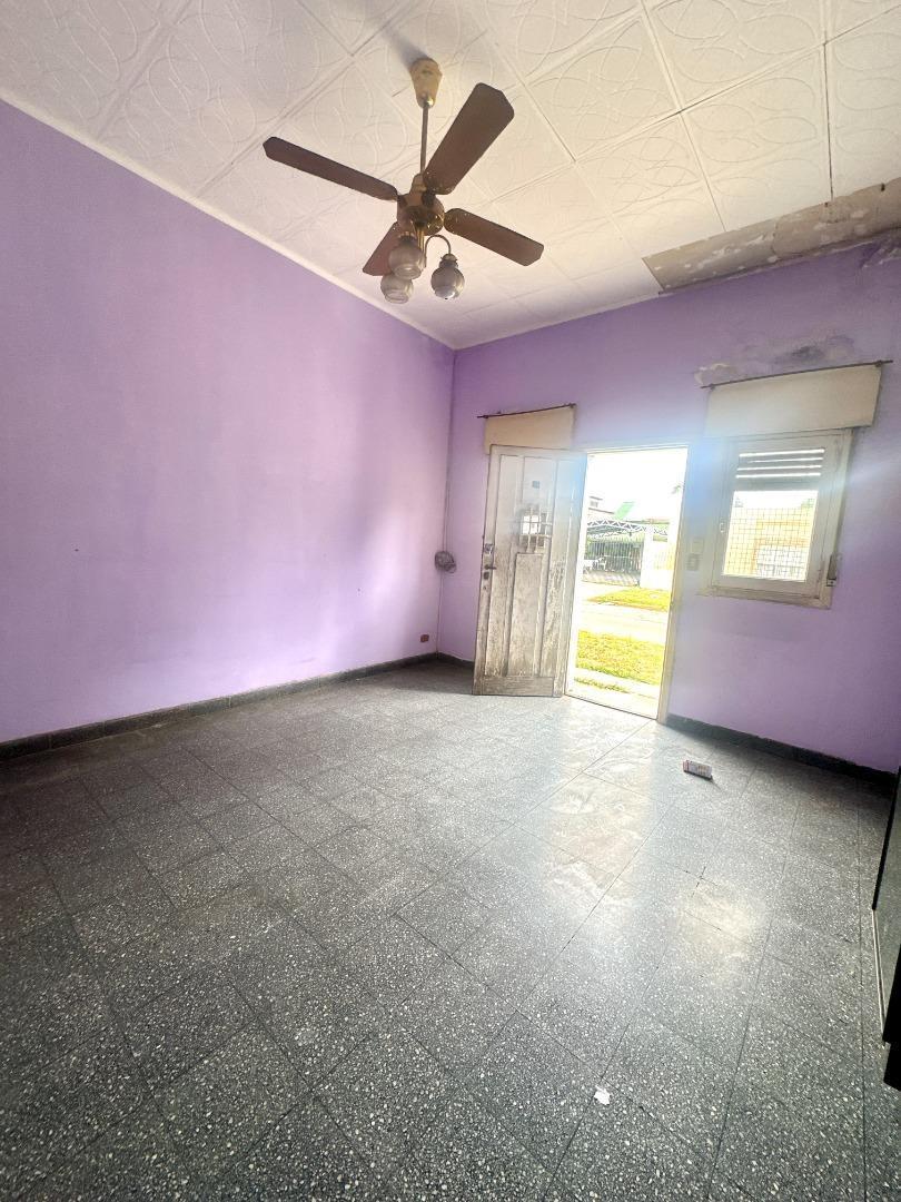 Foto de Casa a reciclar en lote de 10x40 mts - Temperley, imagen 2