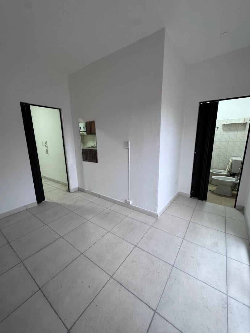 Foto de Dpto 2 amb con balcón,1er piso por escalera- M.Chimento 1392, imagen 2