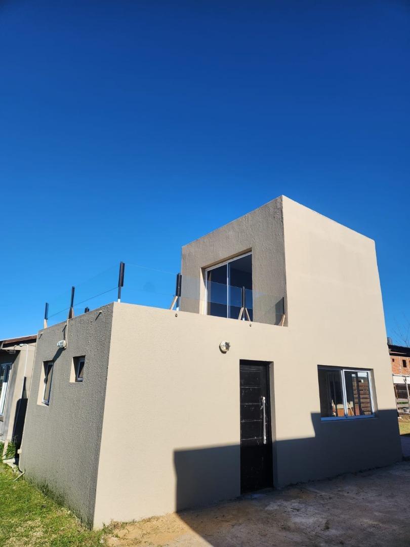 Foto de Casa con pileta en lote 10x38 - Barrio Los Tilos, imagen 1