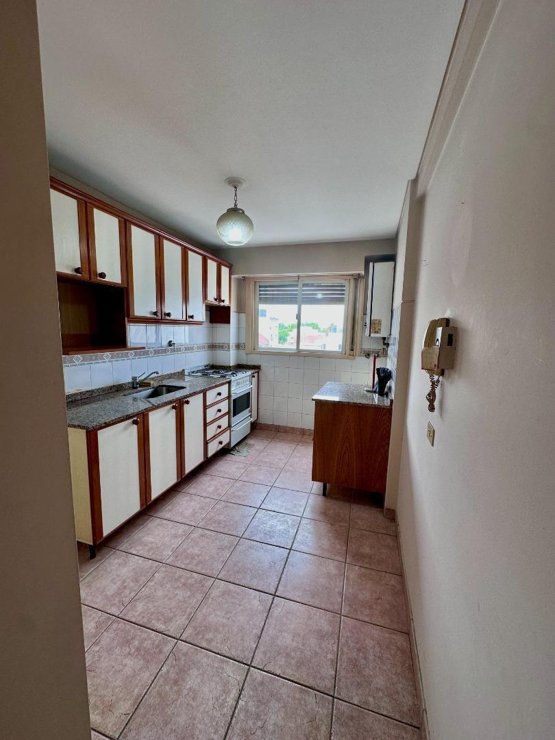 Foto de Dpto 2 amb con balcon - Exelente Zona - Laprida 732, imagen 2