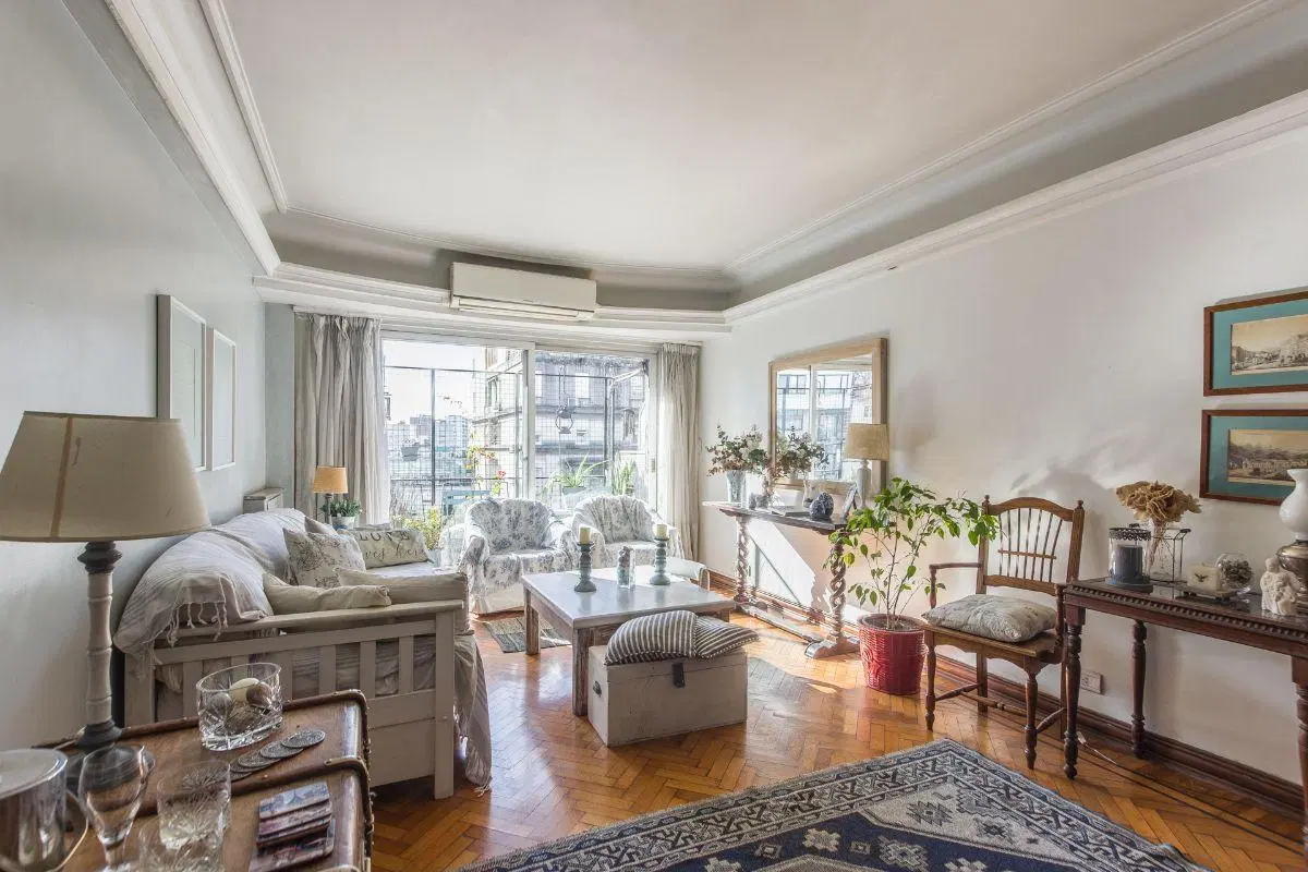 EXCELENTE DEPARTAMENTO DE 4 AMBIENTES AL FRENTE EN VENTA EN BOTÁNICO 3