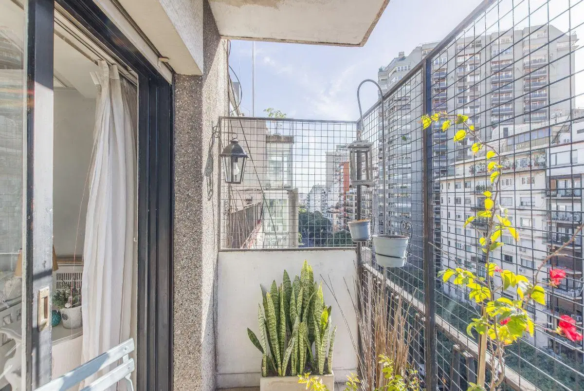 EXCELENTE DEPARTAMENTO DE 4 AMBIENTES AL FRENTE EN VENTA EN BOTÁNICO 4