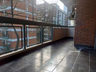 Piso de 4 Amb. C/dep. Frente. Balcon. Cochera y Baulera. 2 Baños Completos. 1