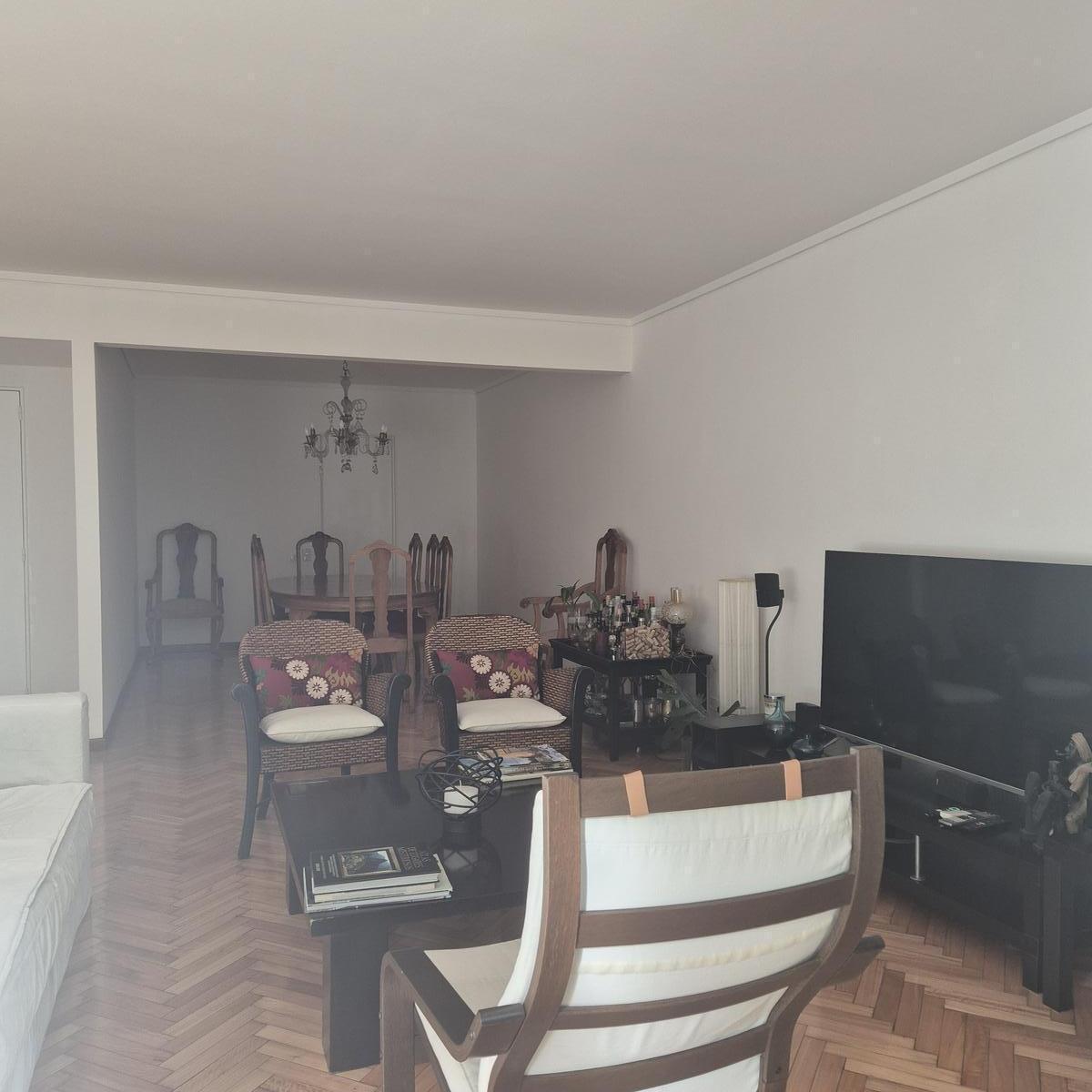 Piso de 4 Amb. C/dep. Frente. Balcon. Cochera y Baulera. 2 Baños Completos. 3
