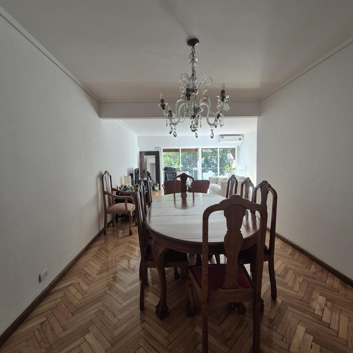 Piso de 4 Amb. C/dep. Frente. Balcon. Cochera y Baulera. 2 Baños Completos. 2