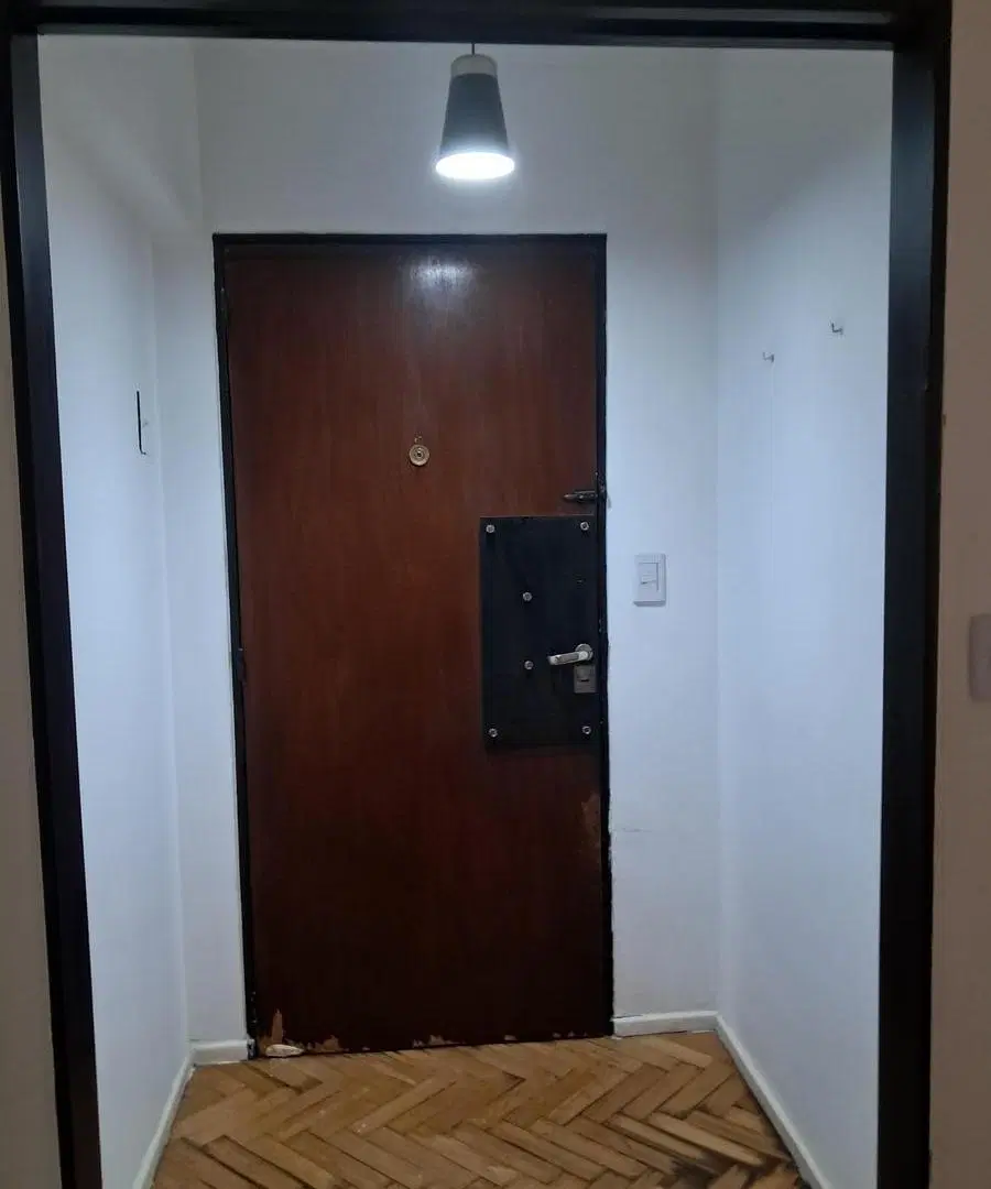 Departamento en alquiler: 2 amb. muy lum. Cocina y baño completos. Excelente ubicacion.- 2