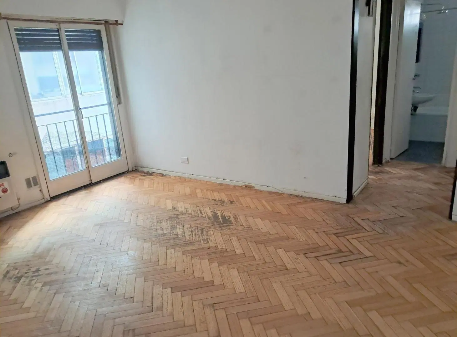 Departamento en alquiler: 2 amb. muy lum. Cocina y baño completos. Excelente ubicacion.- 3