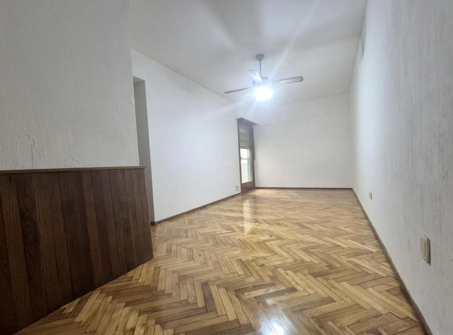 3 Amb. Funcionales. Cocina Independiente. Baño completo. Lavadero. Bajas Expensas. A/Profesional. 2