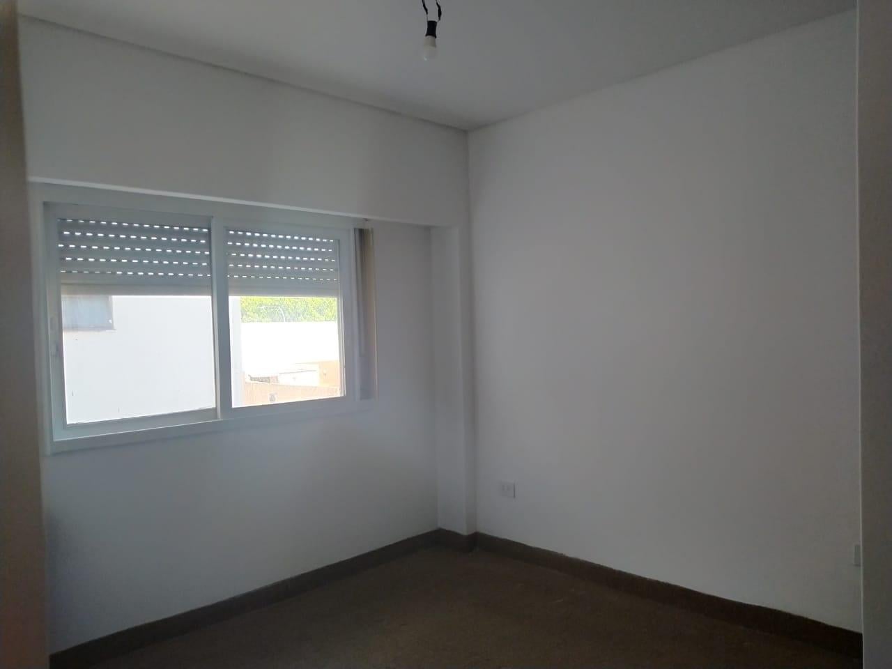 Foto de Depto: 3 ambientes amplios al frente con balcón y dependencias de, imagen 5