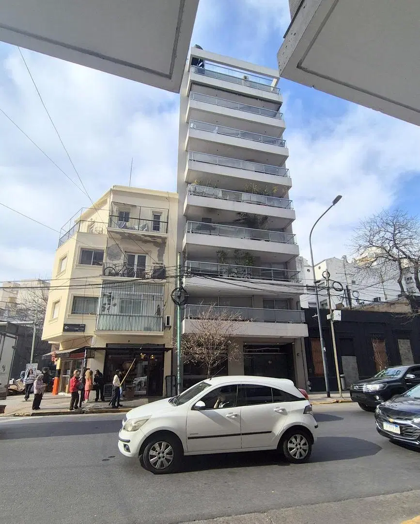 Alquilo: 2 Amb. C/Frte balcón 1