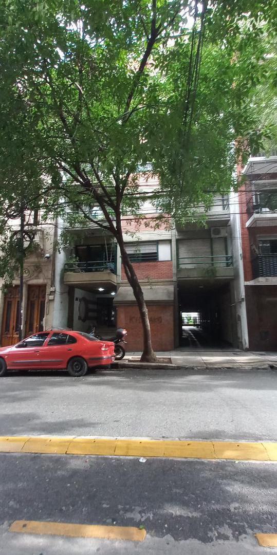 Foto de Alquiler de 2 amb. amplios. Frente con balcón corrido. Cocina y baño, imagen 1