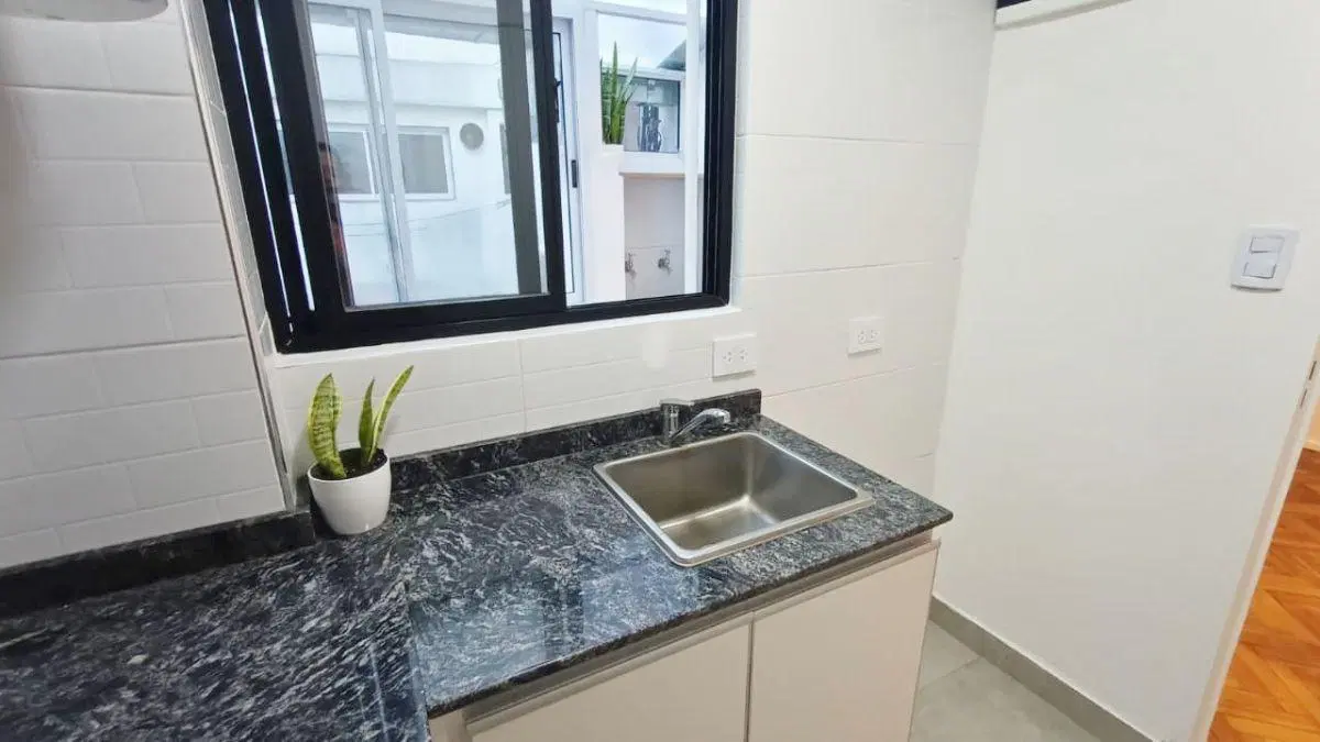 EXC 2 AMB IMPECABLES A NUEVO PISO 7° MUY LUMINOSO COCINA LAVADERO INDEP AP/PROF CESPEDES Y CABILDO 4